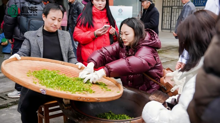 720规格    图2 炒茶(1).jpg