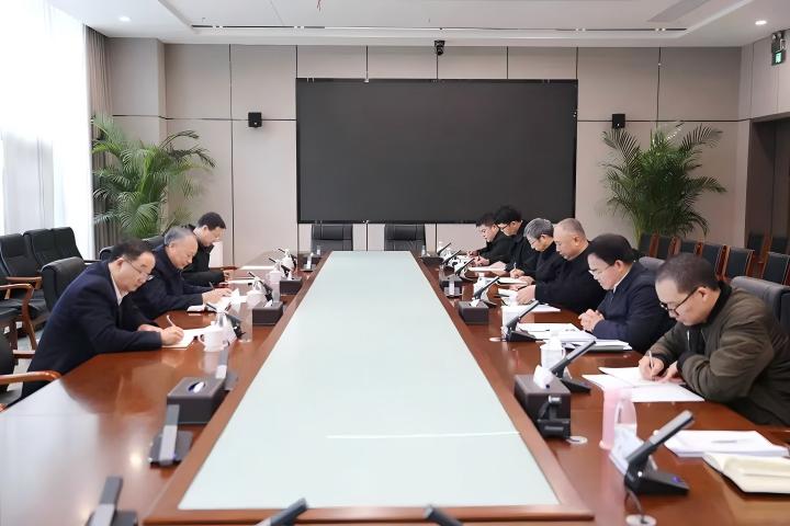 市政协主席、市茶产业链链长王均成到宜茶集团、市茶产业协会调研