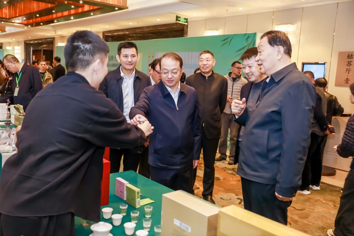 3    720  480   中国茶叶流通协会会长、全国茶叶标准化技术委员会主任委员(1).jpg